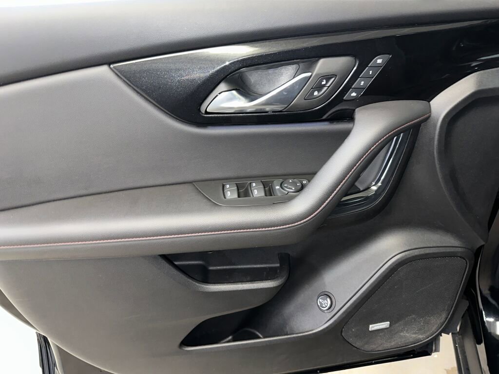 Certified 2023 Chevrolet Blazer RS w/ Enhanced Convenience Package image 5