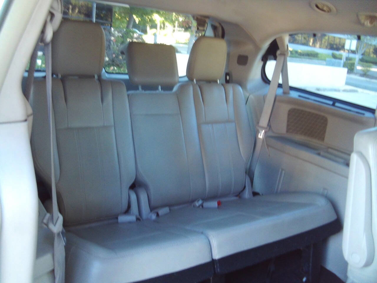 Used 2012 Chrysler Town & Country Touring-L w/ Entertainment Group #2 image 25