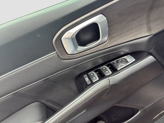 Used 2025 Kia Sorento SX image 18