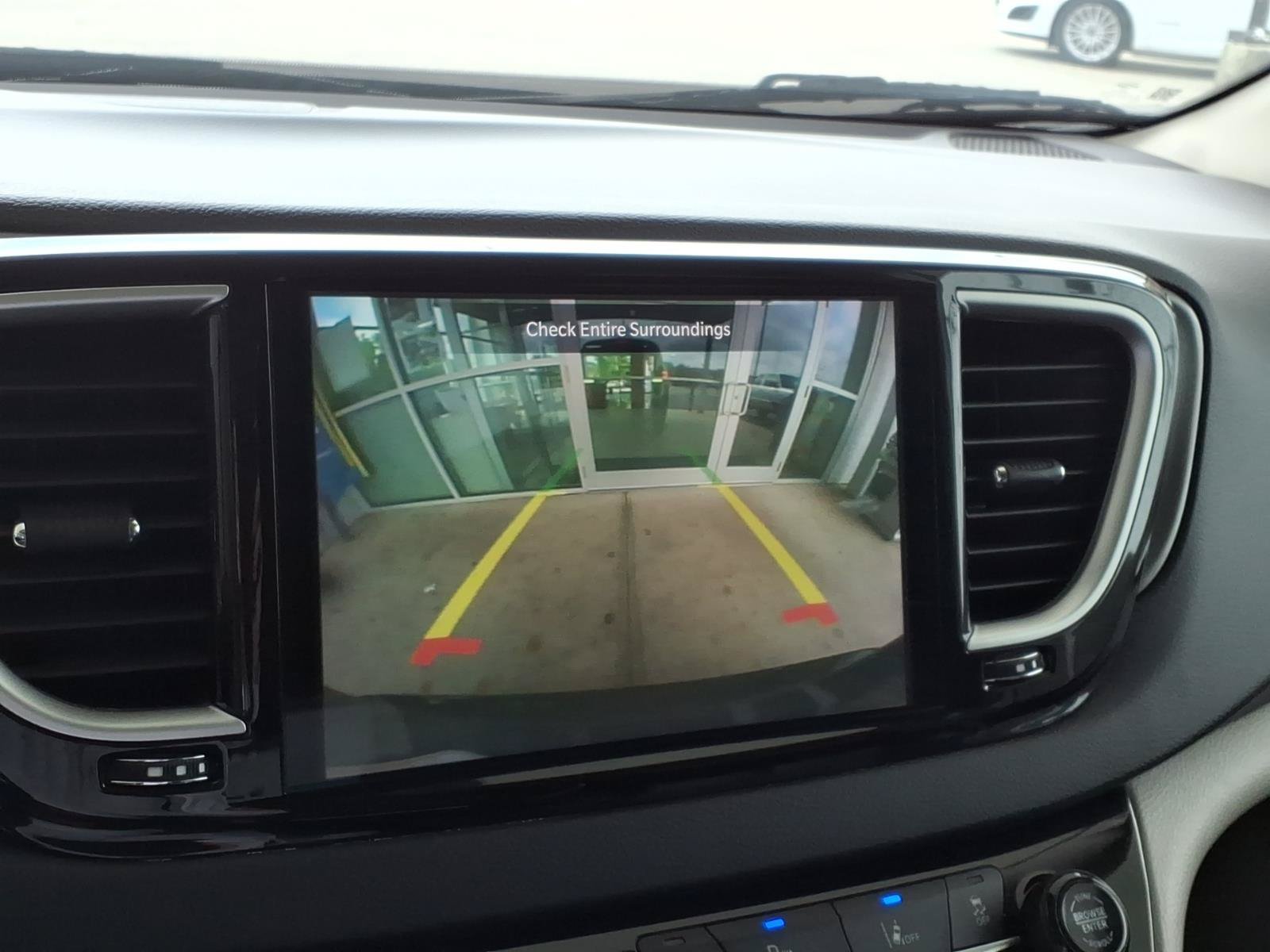 Used 2023 Chrysler Pacifica Touring-L FWD image 9
