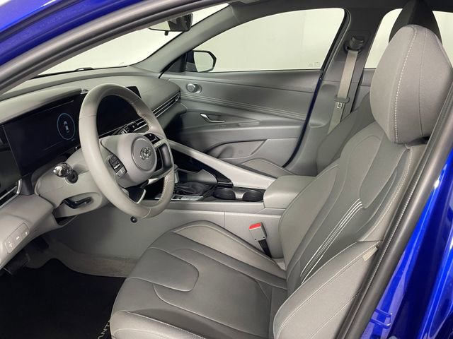 Used 2023 Hyundai Elantra SEL w/ Convenience Package image 2