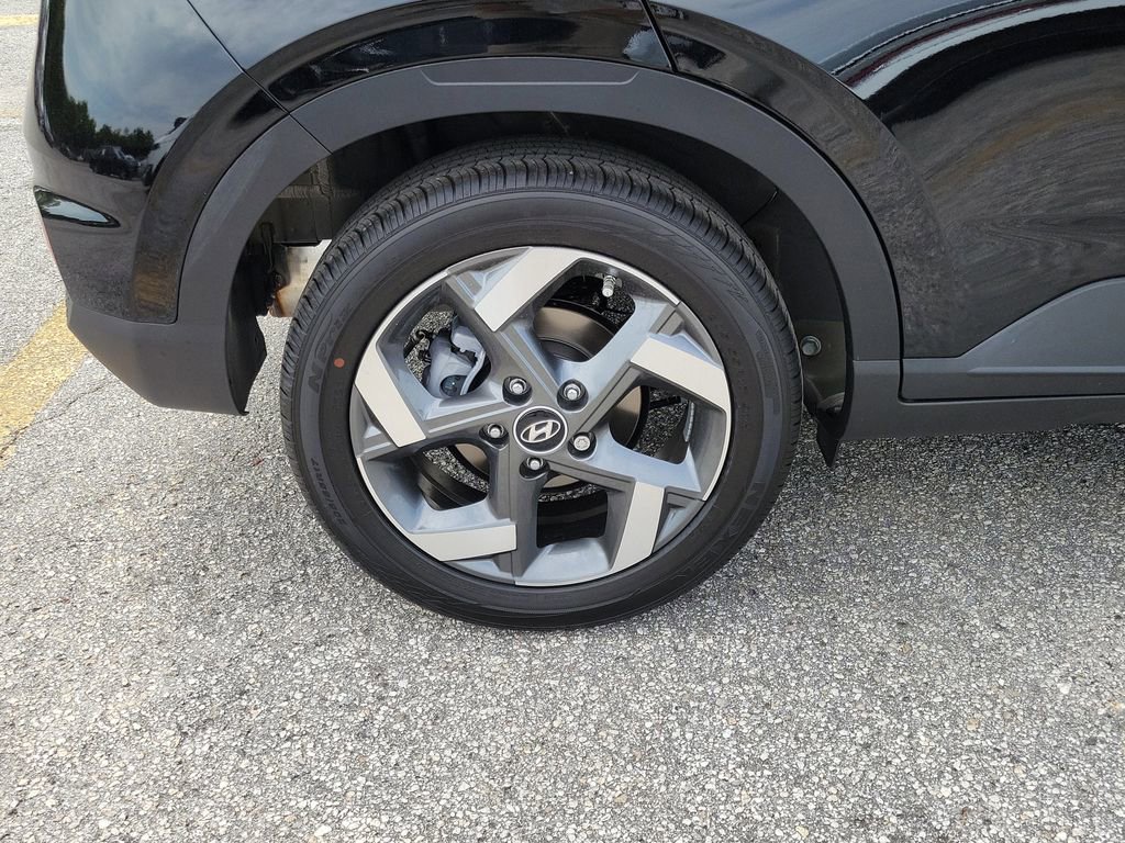 Certified 2025 Hyundai Venue SEL image 4