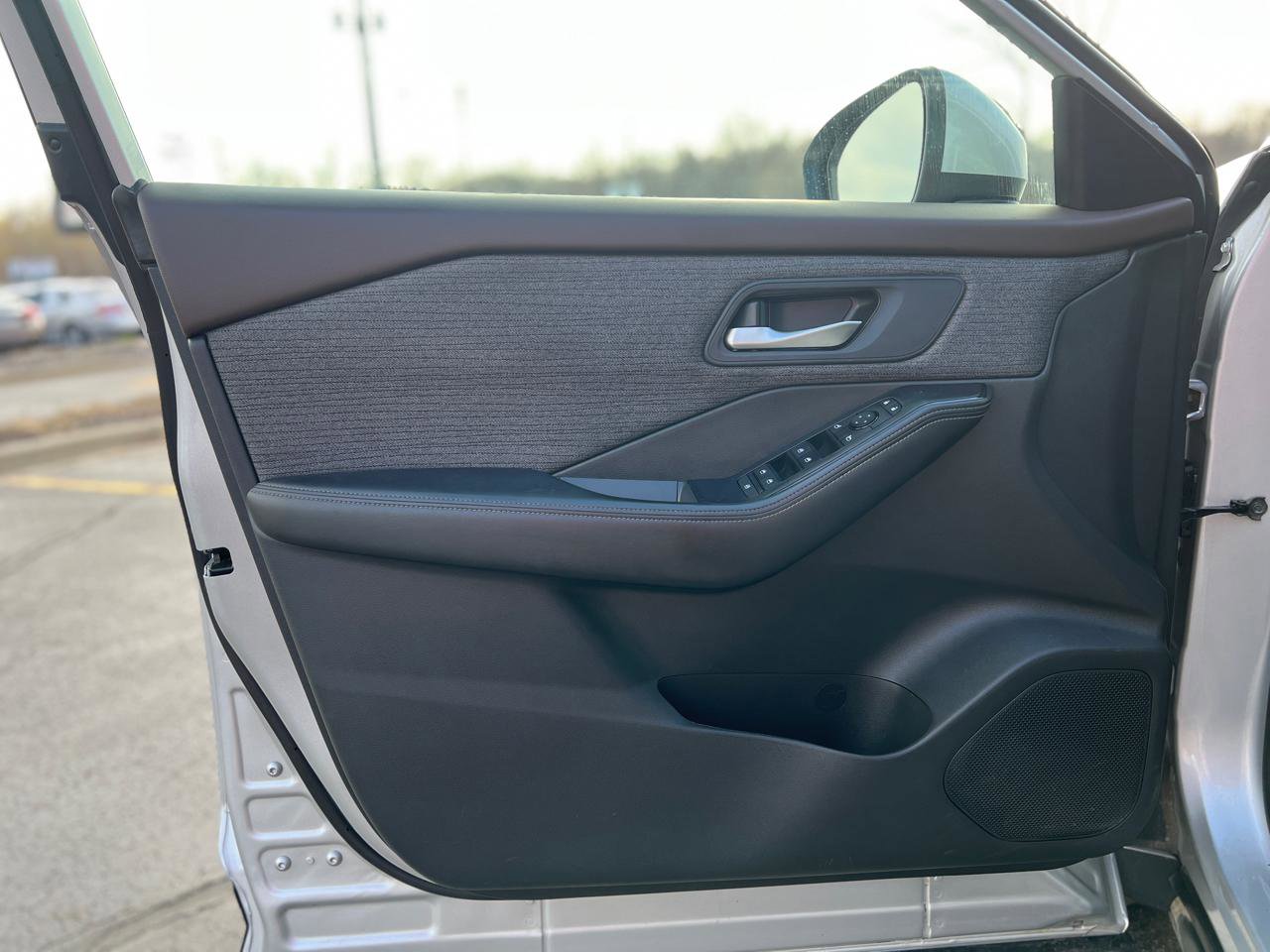 Used 2022 Nissan Rogue SV image 13