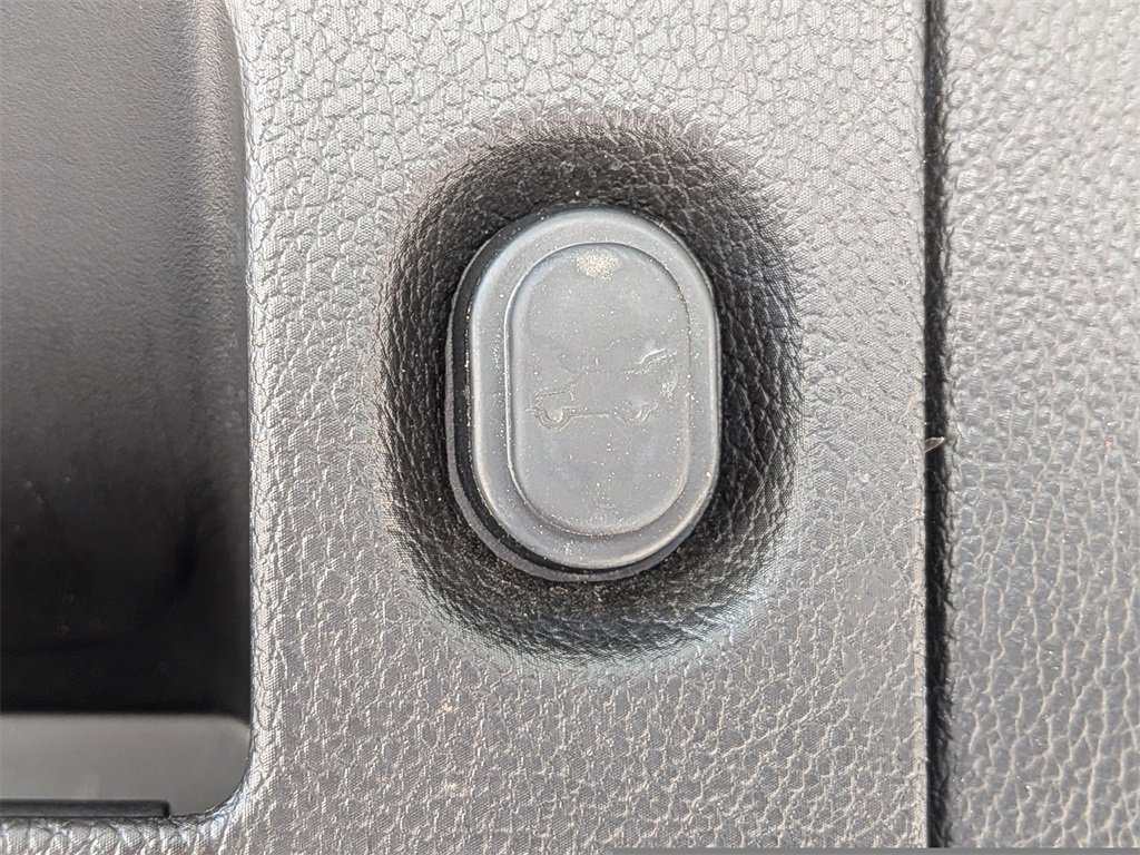 Used 2017 GMC Yukon XL SLT w/ Open Road Package image 14