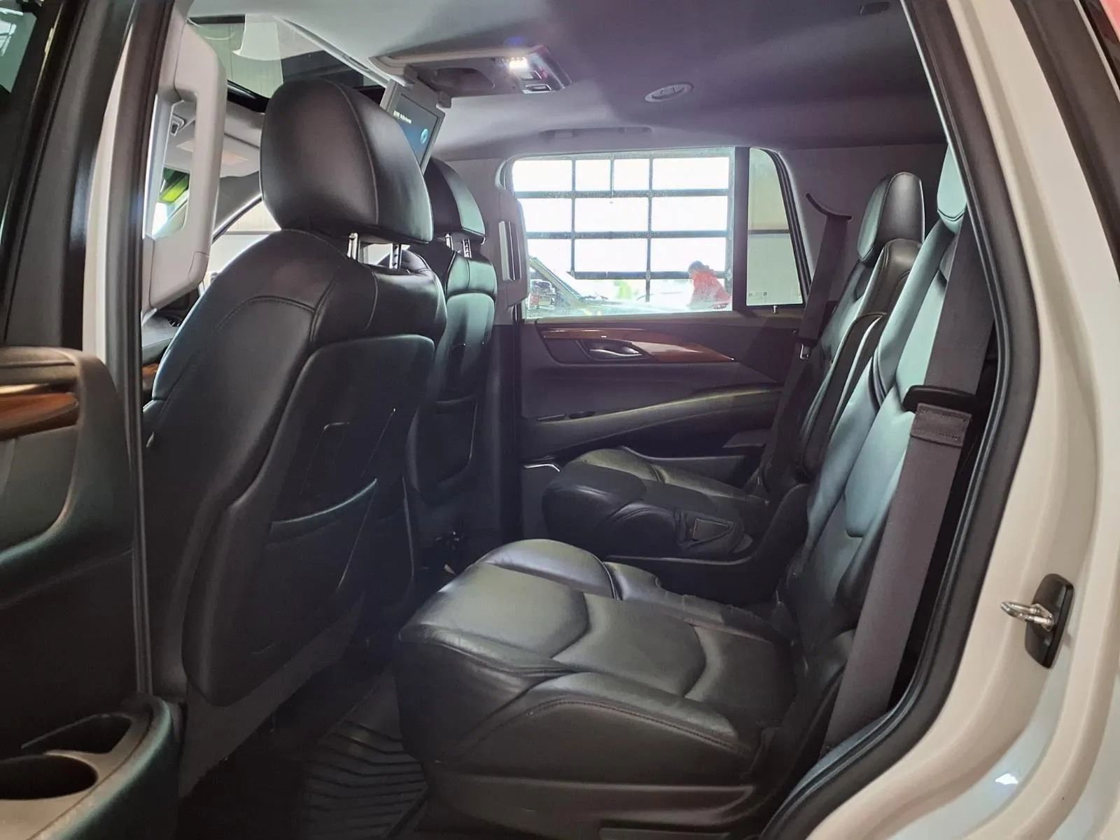 Used 2015 Cadillac Escalade Premium image 16