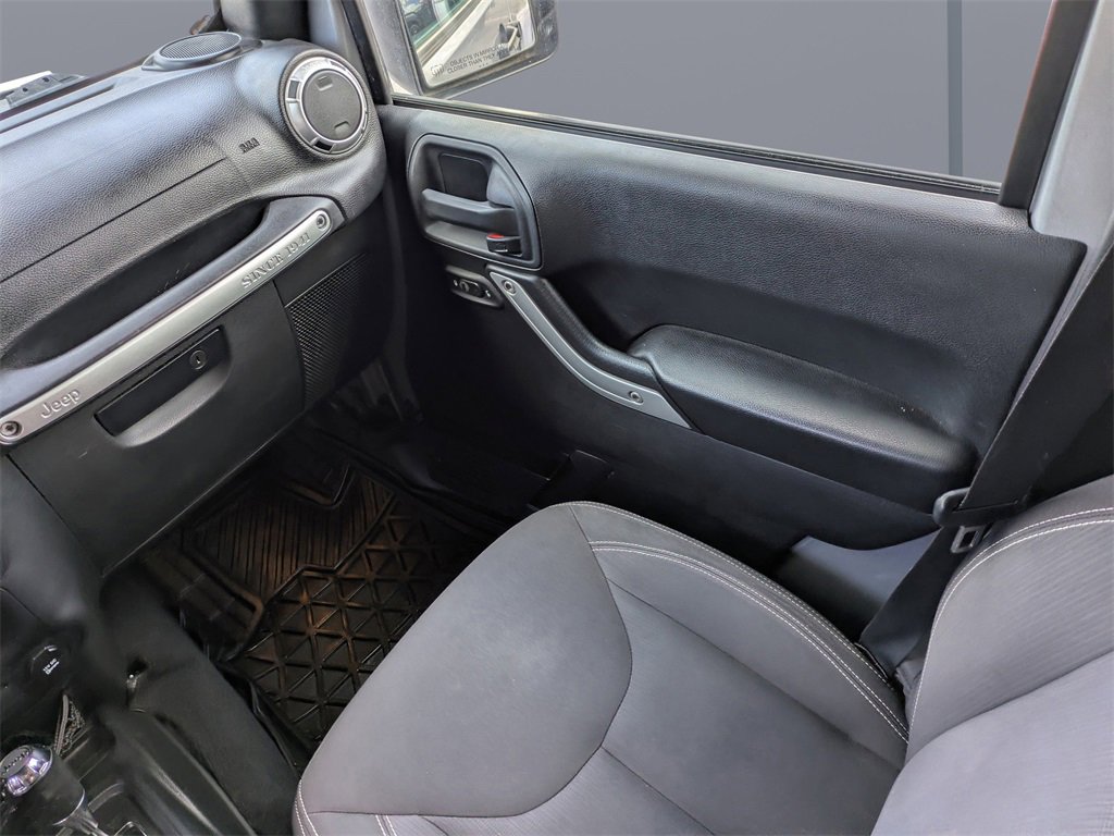 Used 2015 Jeep Wrangler Unlimited Sahara w/ Max Tow Package image 16