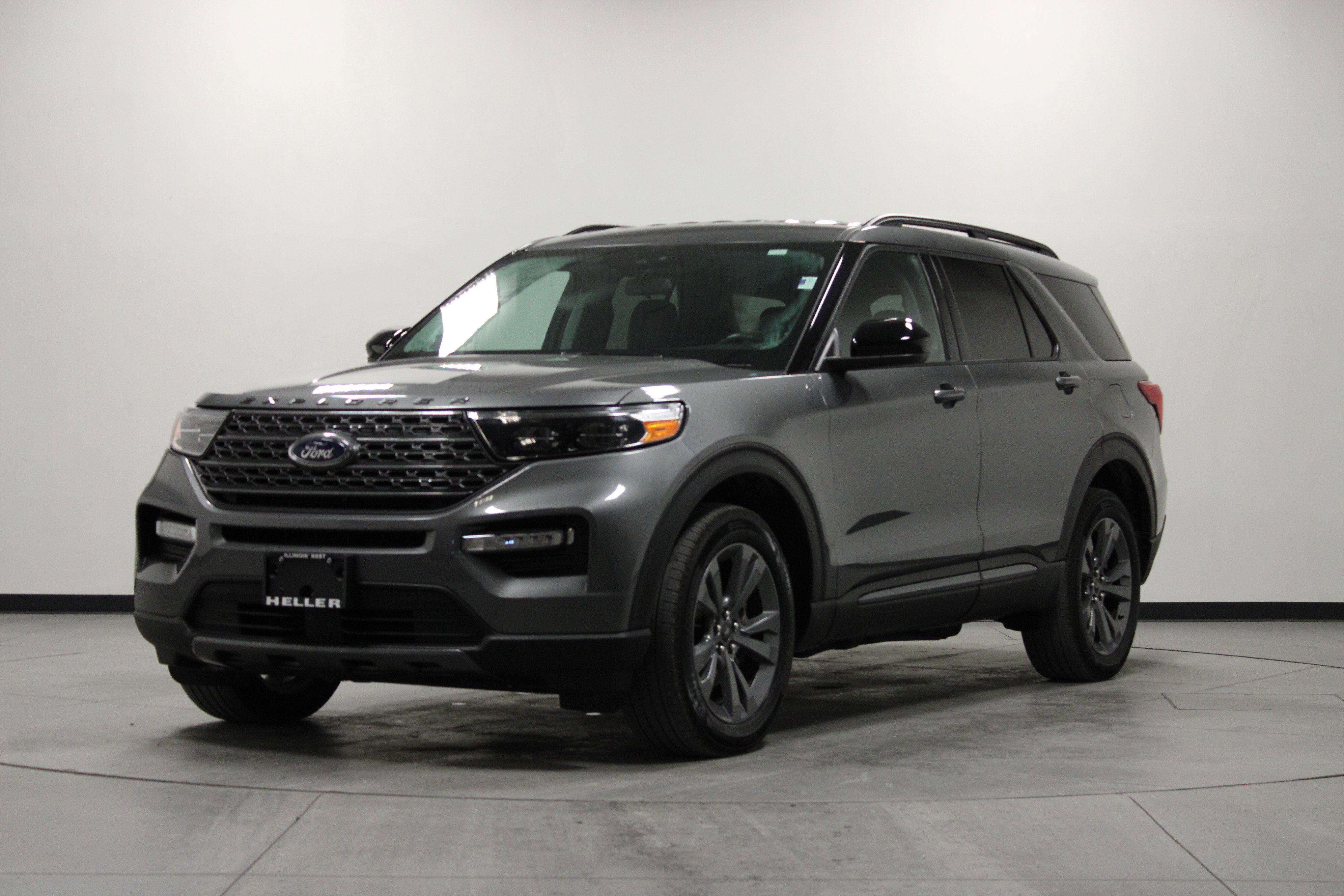 Used 2023 Ford Explorer XLT w/ Equipment Group 202A image 8