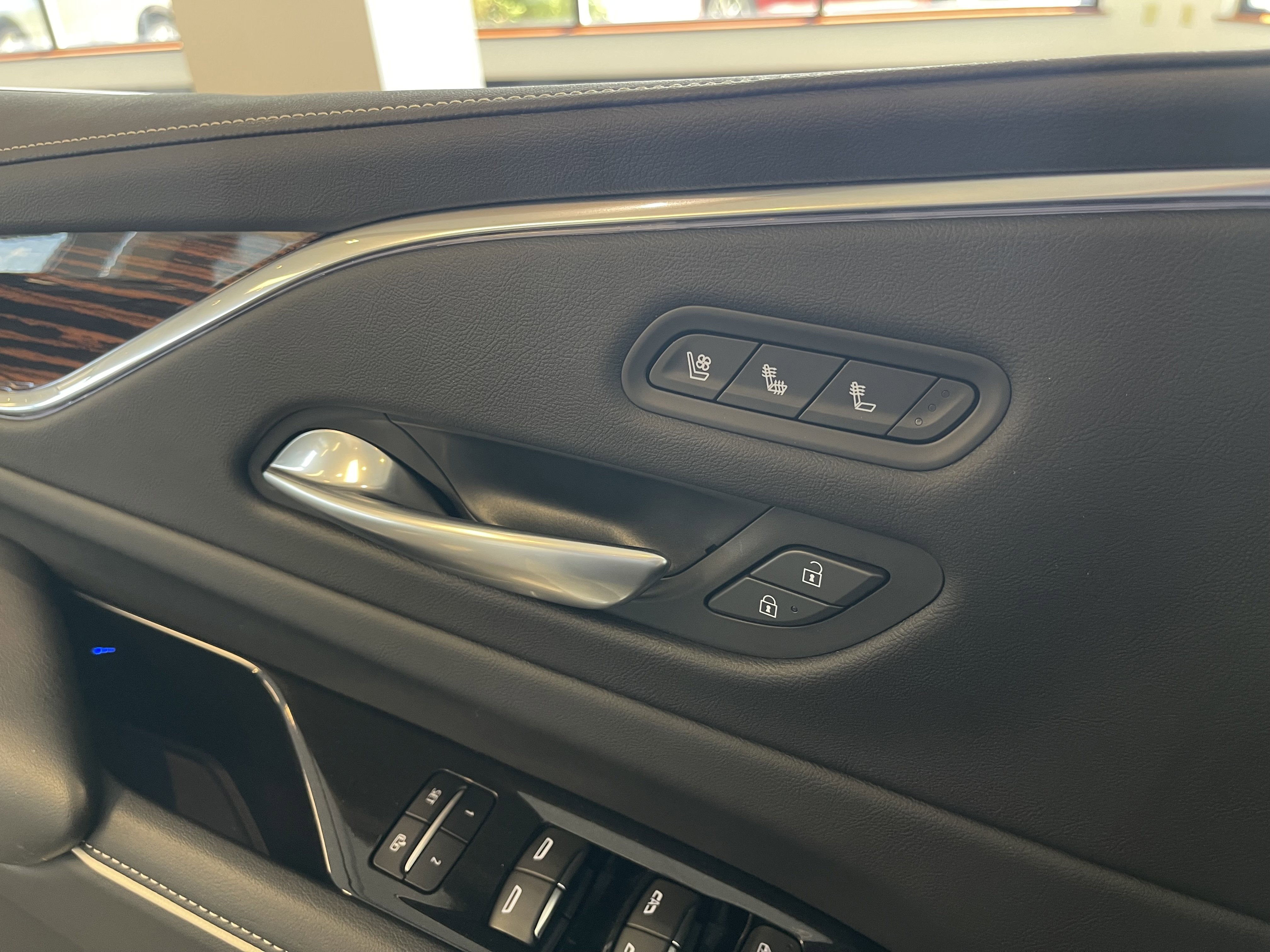 Certified 2023 Cadillac Escalade ESV Premium Luxury w/ LPO, Radiant Package image 15