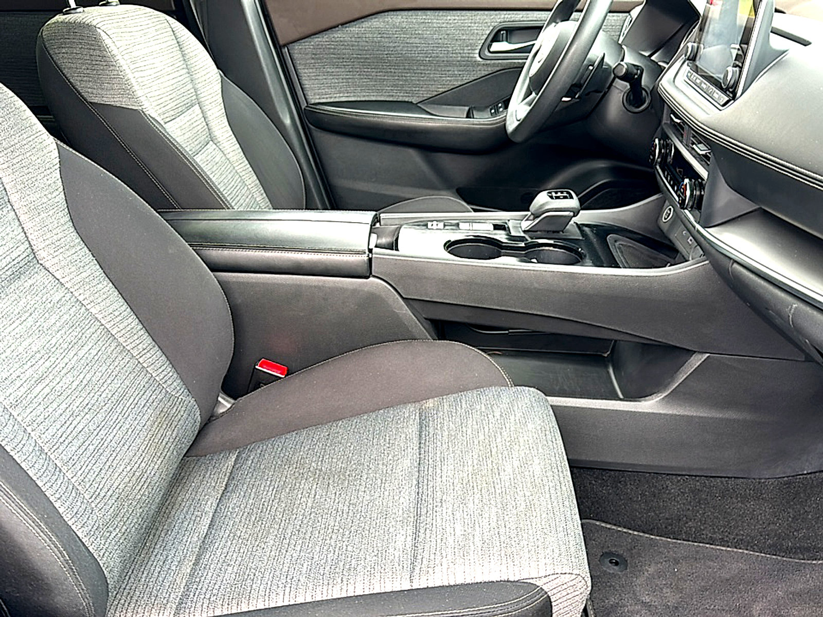 Used 2023 Nissan Rogue SV FWD image 23