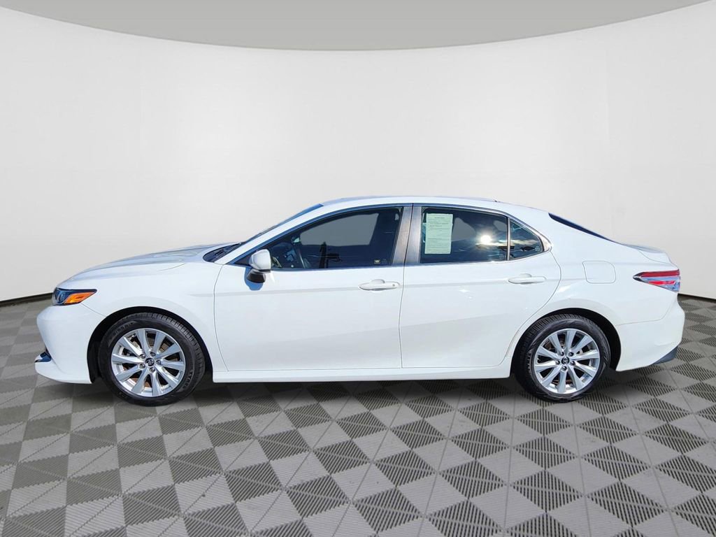 Used 2018 Toyota Camry LE image 5