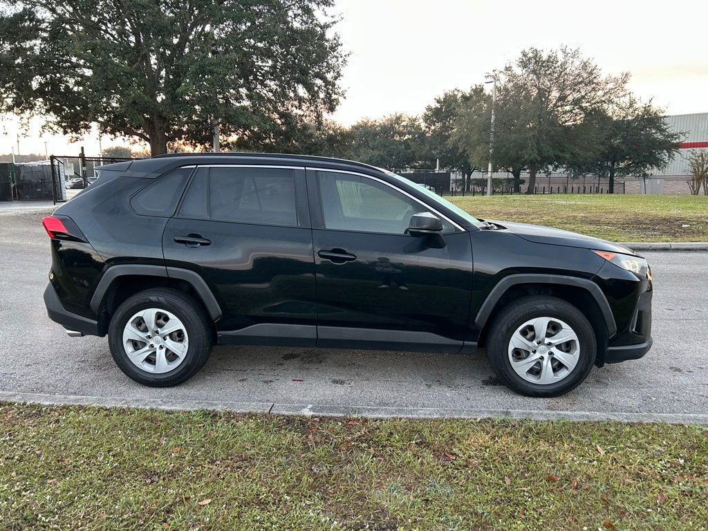 Used 2020 Toyota RAV4 LE image 6