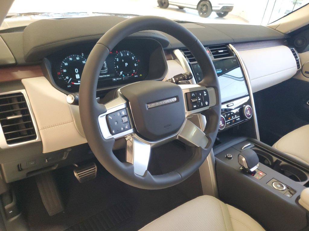 New 2026 Land Rover Discovery Dynamic SE AWD/4WD image 14