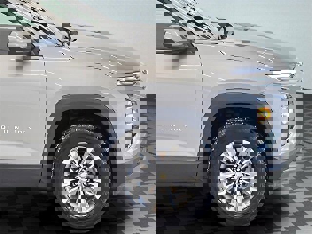 Certified 2025 Chevrolet Equinox LT image 9