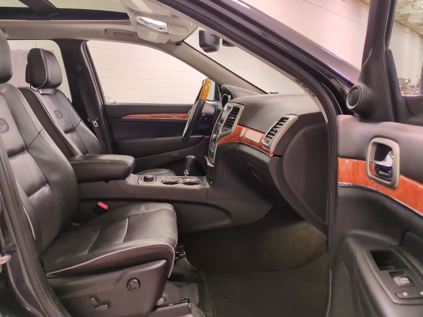 Used 2012 Jeep Grand Cherokee Overland image 9