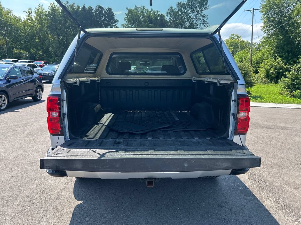 Used 2018 Chevrolet Silverado 1500 Custom w/ Custom Value Package AWD/4WD image 27