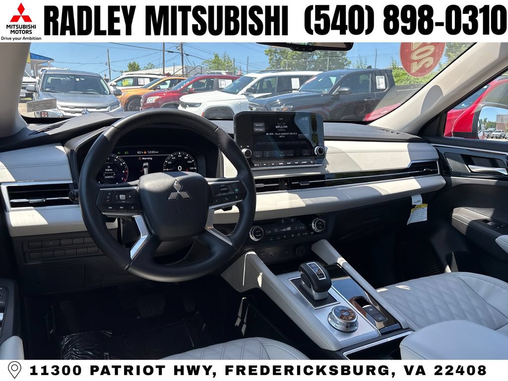 Used 2023 Mitsubishi Outlander SEL AWD/4WD image 13