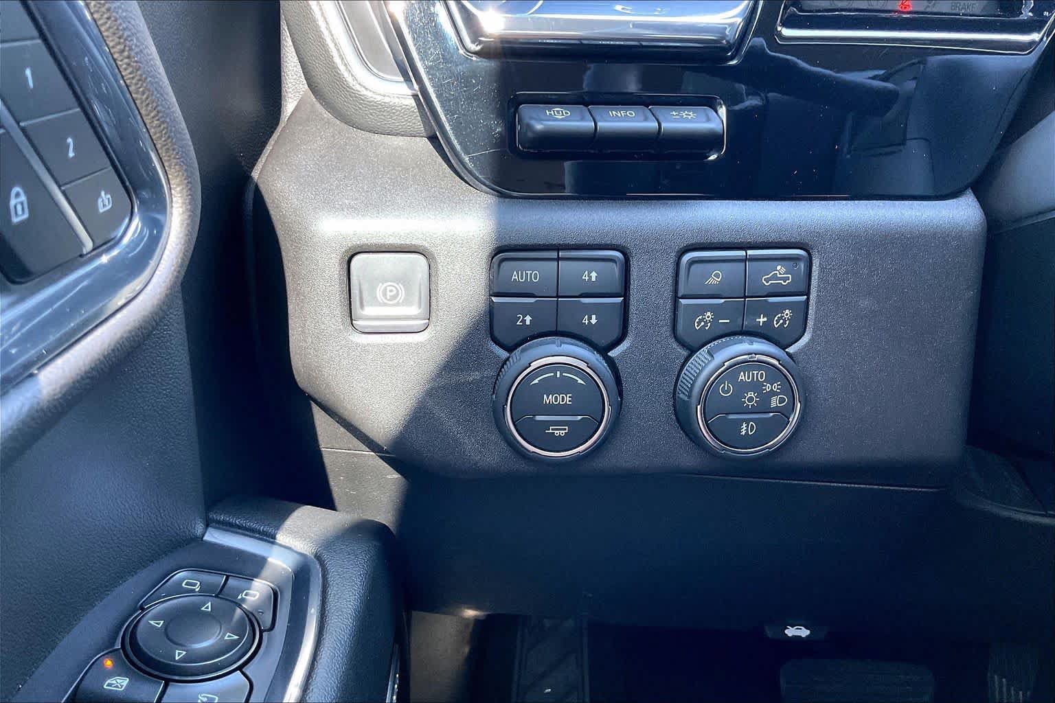 Used 2024 Chevrolet Silverado 1500 LTZ AWD/4WD image 32