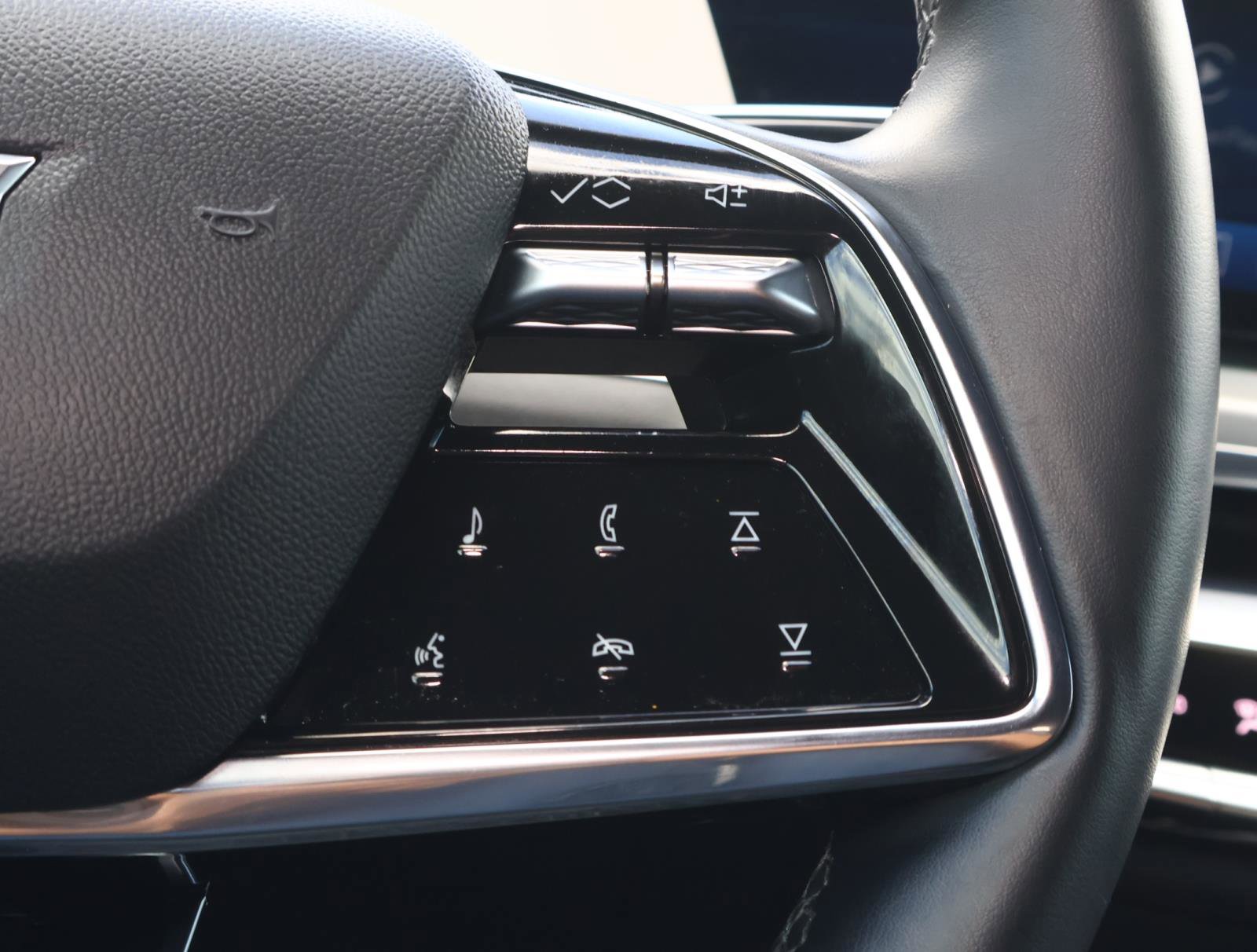 Used 2024 Cadillac Lyriq Luxury w/ LPO, Floor Liner Package image 28