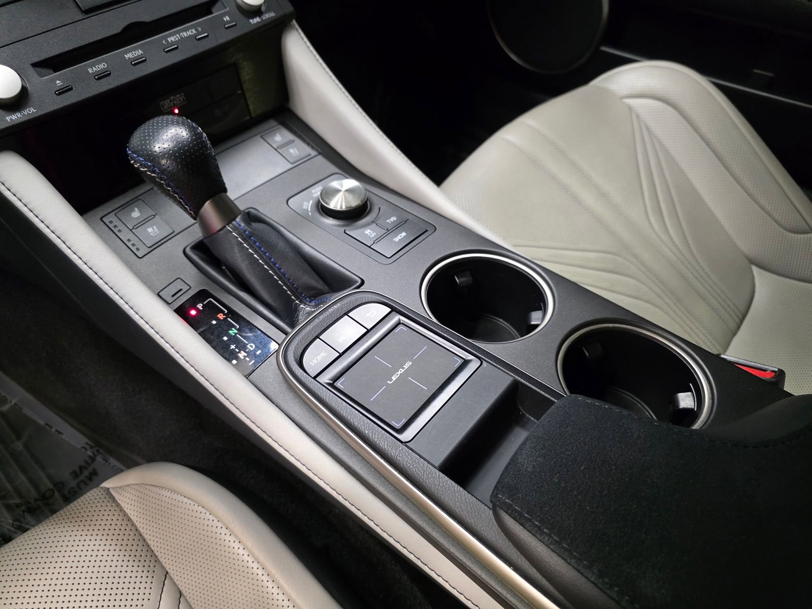 Used 2015 Lexus RC F w/ Performance Package RWD image 24