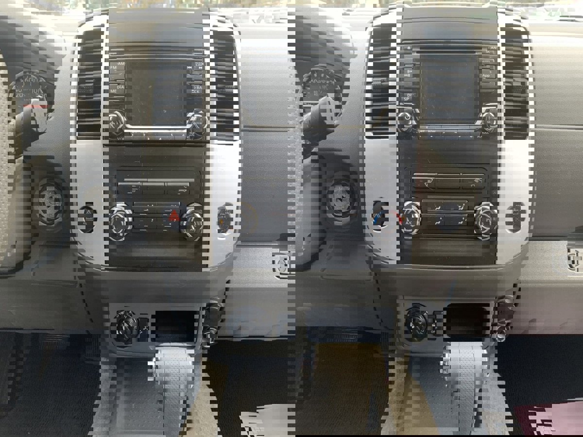 Used 2016 Nissan Frontier SV image 12