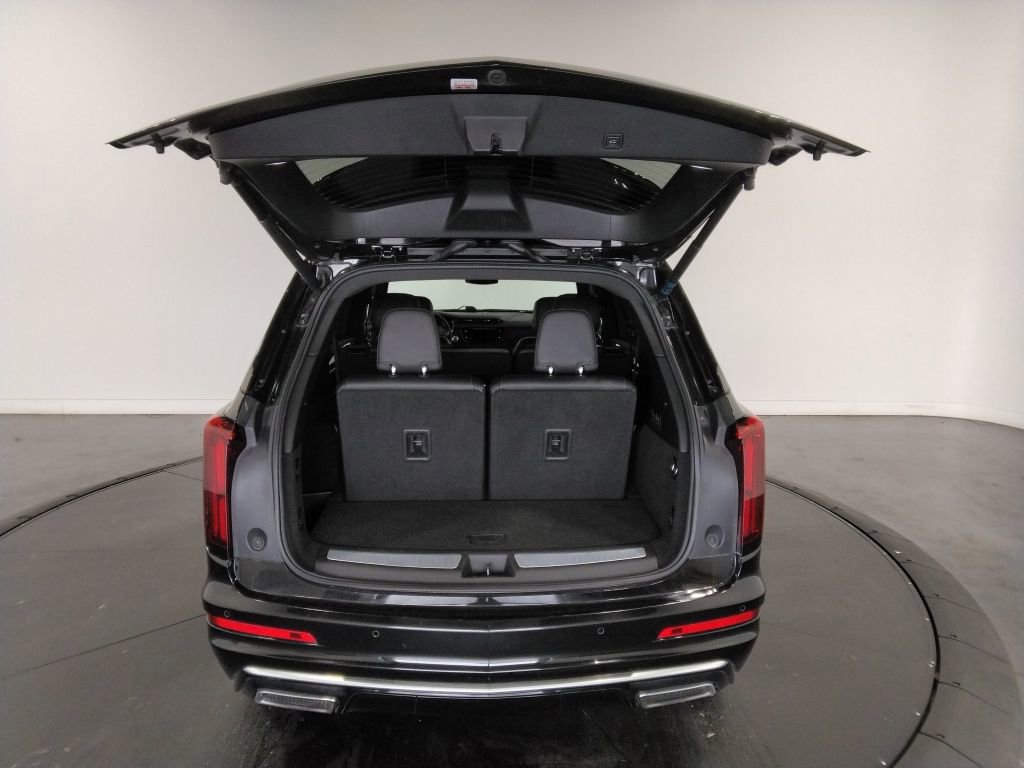 Used 2022 Cadillac XT6 Premium Luxury image 9