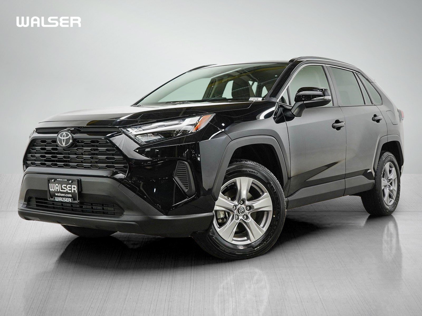 Used 2025 Toyota RAV4 XLE AWD/4WD image 1