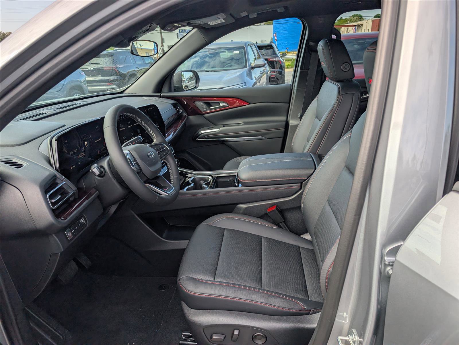 New 2026 Chevrolet Traverse Z71 w/ LPO, Floor Liner Package AWD/4WD image 13