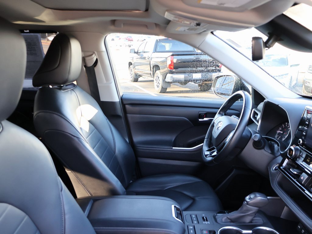 Used 2020 Toyota Highlander XLE image 8