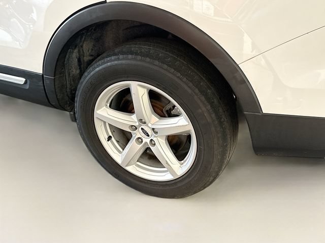 Used 2016 Ford Explorer XLT w/ Equipment Group 202A AWD/4WD image 26