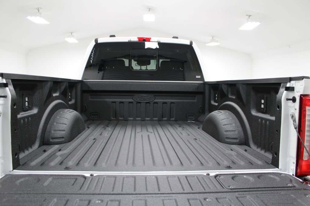 New 2026 Ford F250 Lariat w/ Black Appearance Package image 17