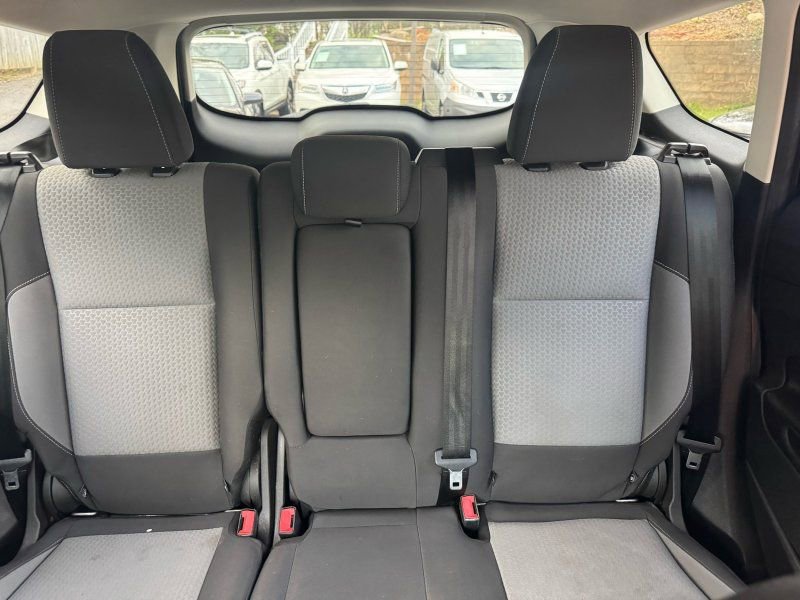 Used 2017 Ford Escape SE FWD image 21