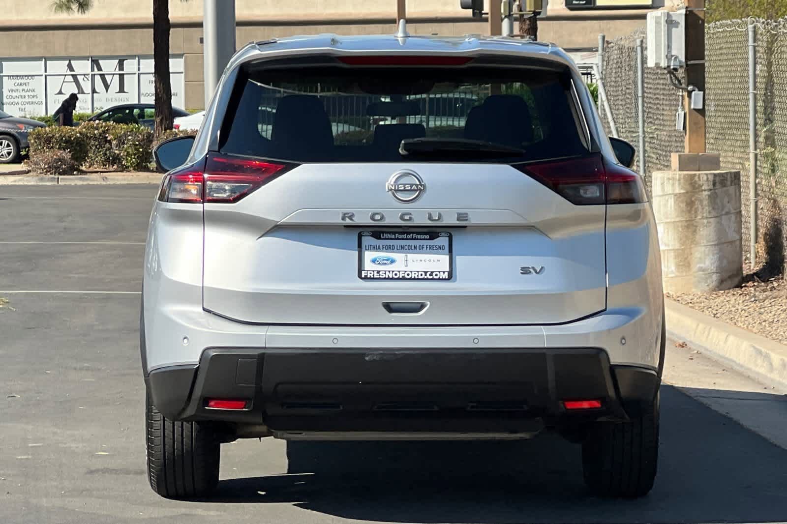 Used 2024 Nissan Rogue SV image 8