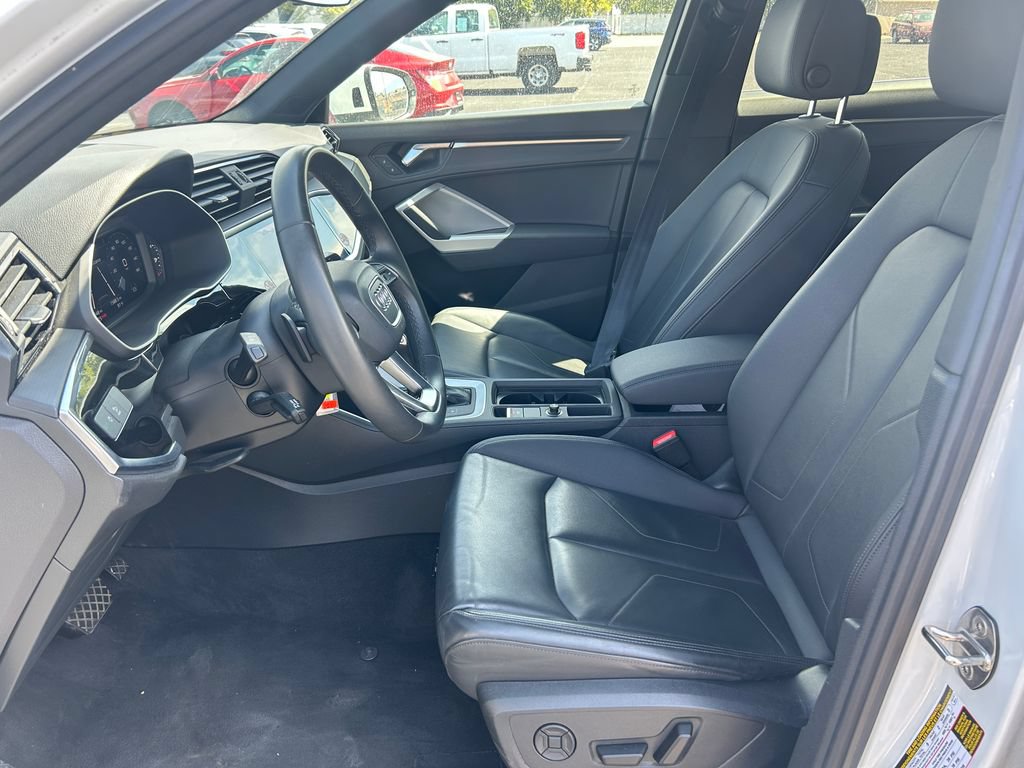 Used 2025 Audi Q3 2.0T Premium AWD/4WD image 23