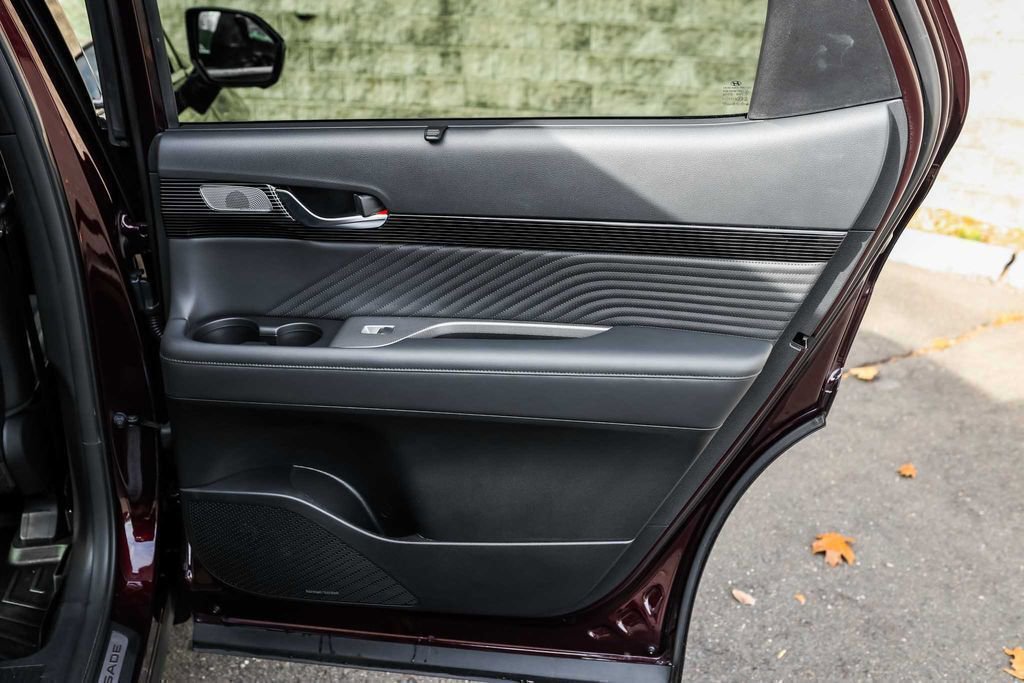 Used 2023 Hyundai Palisade Calligraphy image 15
