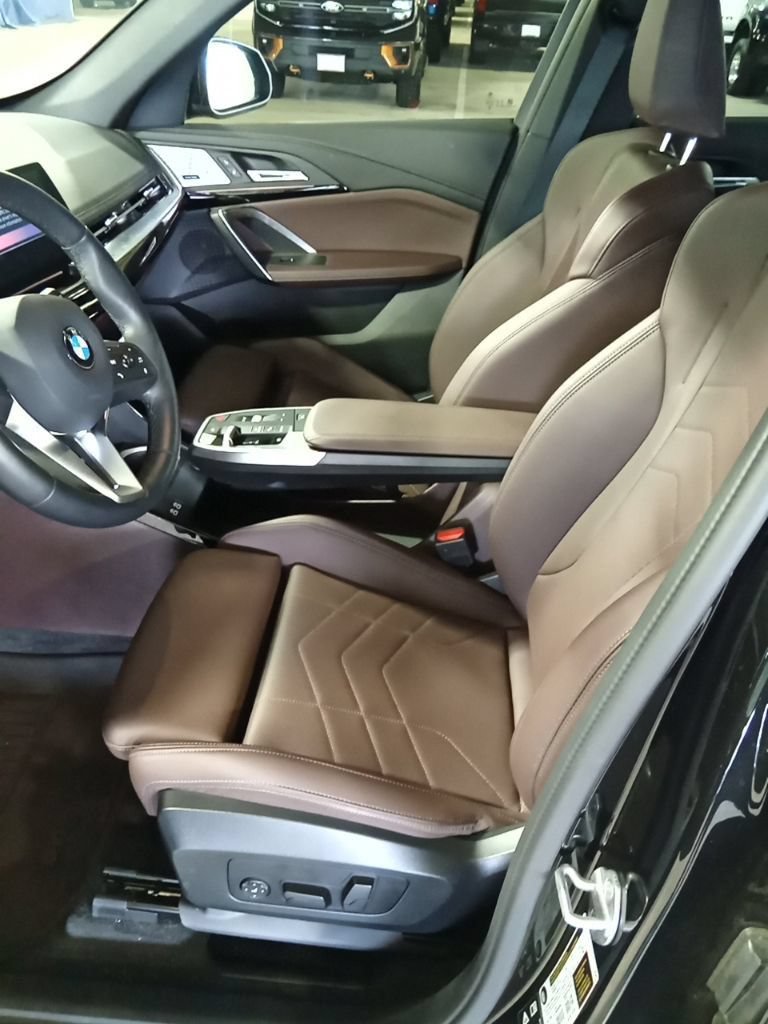 Used 2025 BMW X1 xDrive28i w/ Premium Package AWD/4WD image 9