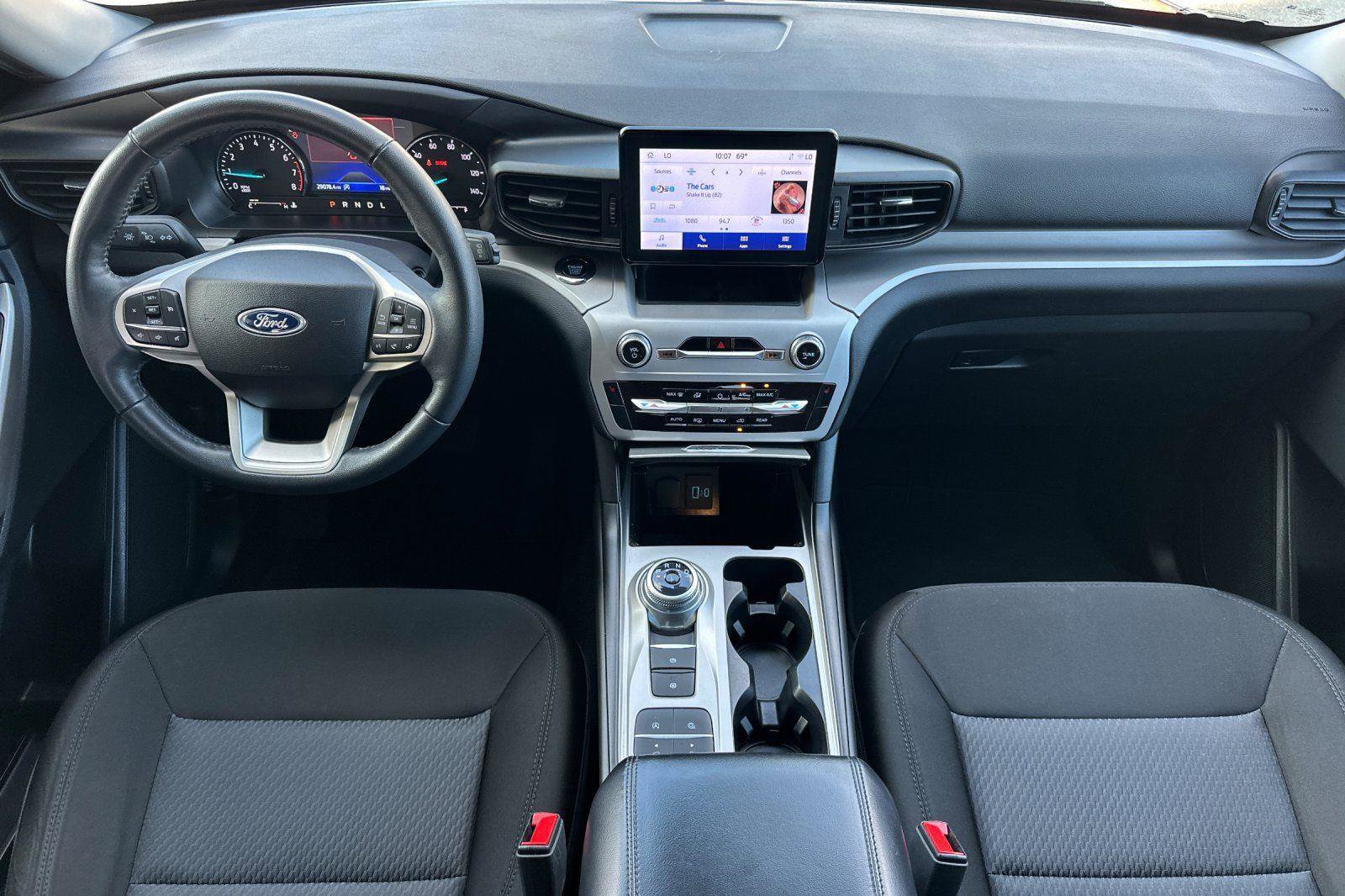 Used 2023 Ford Explorer XLT image 14