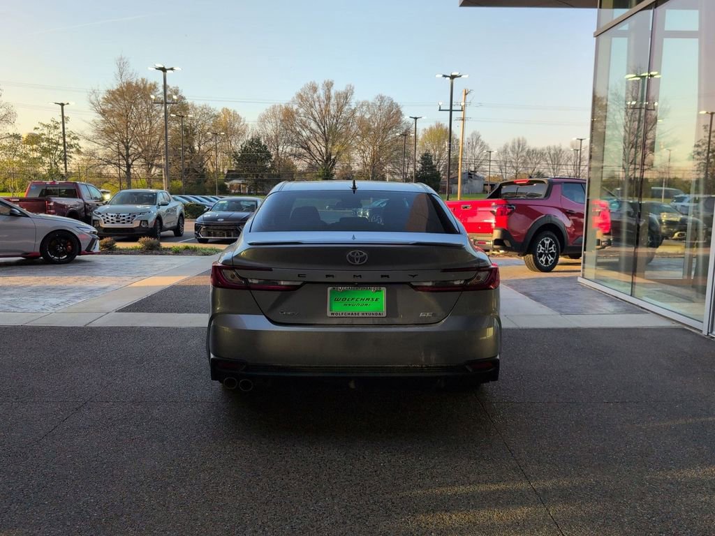 Used 2025 Toyota Camry SE image 4