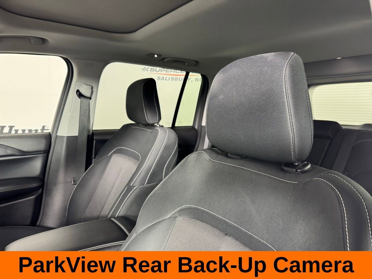 Used 2023 Jeep Grand Cherokee Laredo X image 11
