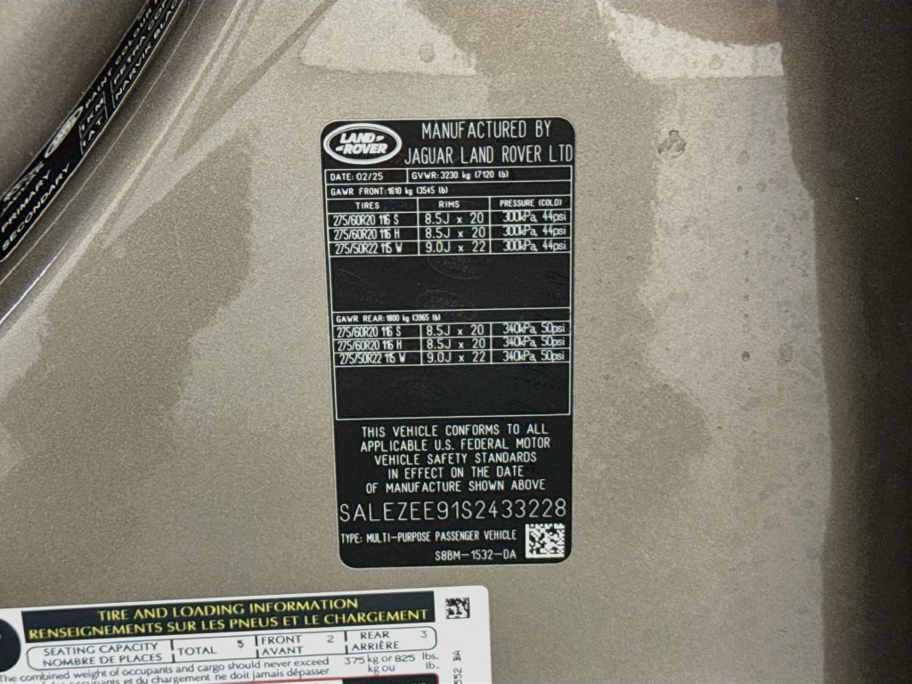 Used 2025 Land Rover Defender 110 AWD/4WD image 35