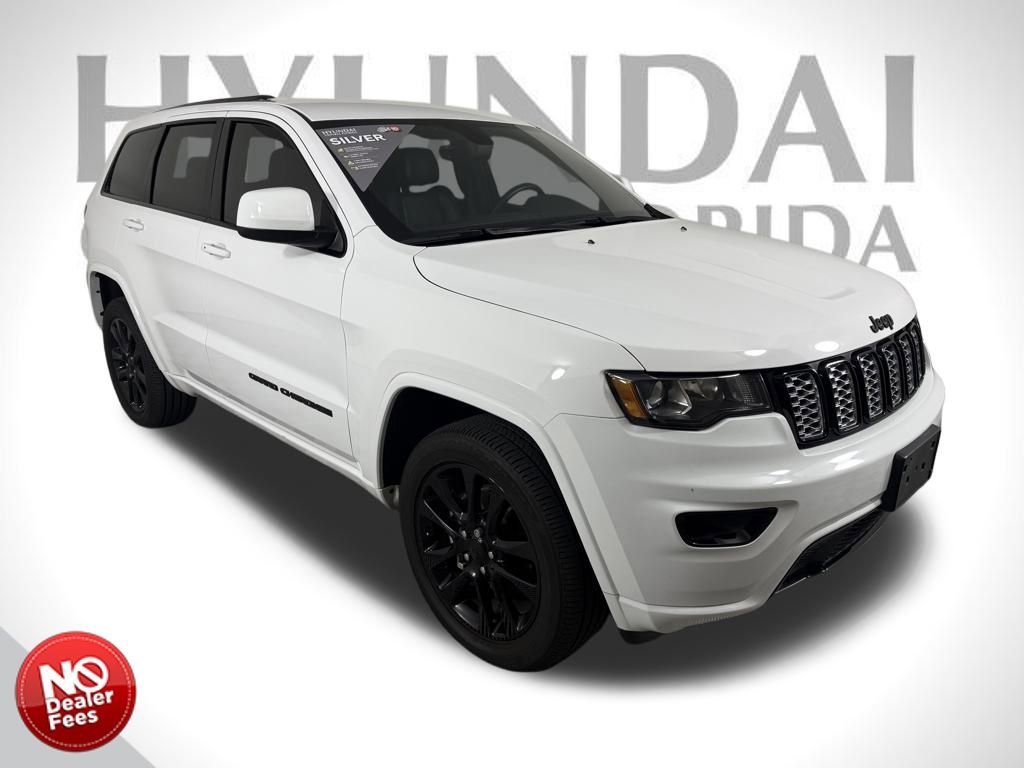 Used 2018 Jeep Grand Cherokee Laredo image 1