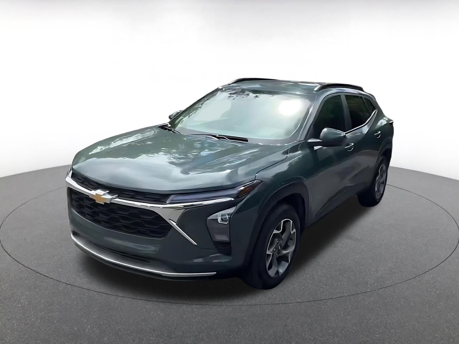 Used 2025 Chevrolet Trax LT FWD image 7