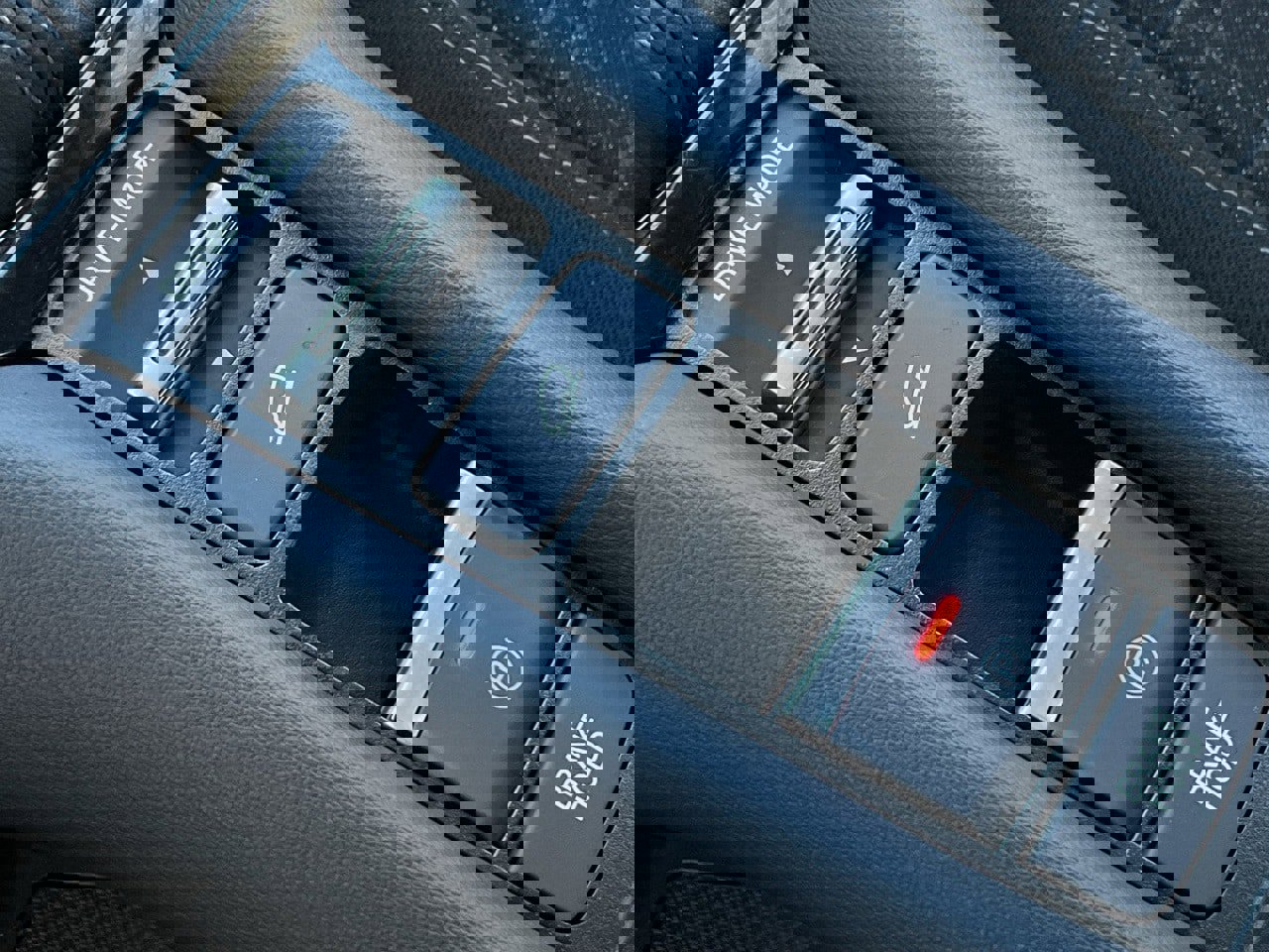 Used 2025 Honda HR-V LX image 35