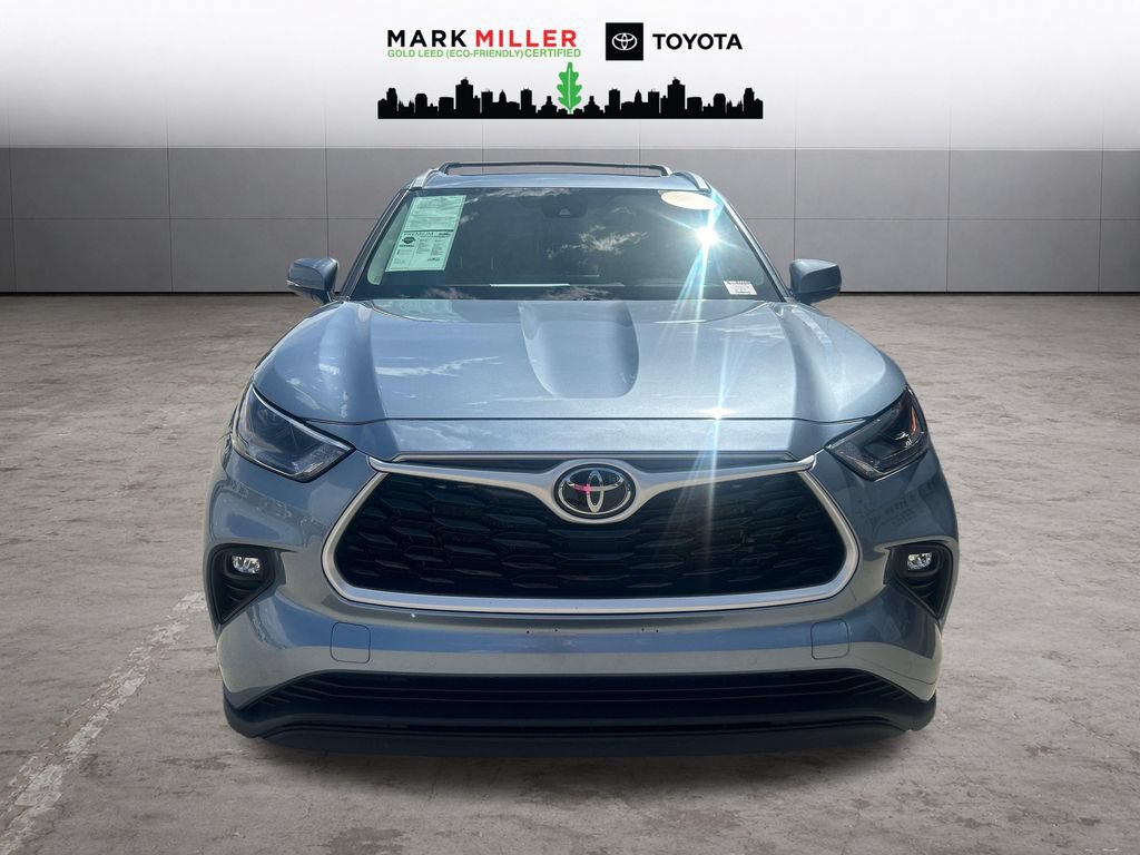 Used 2022 Toyota Highlander XLE AWD/4WD image 9
