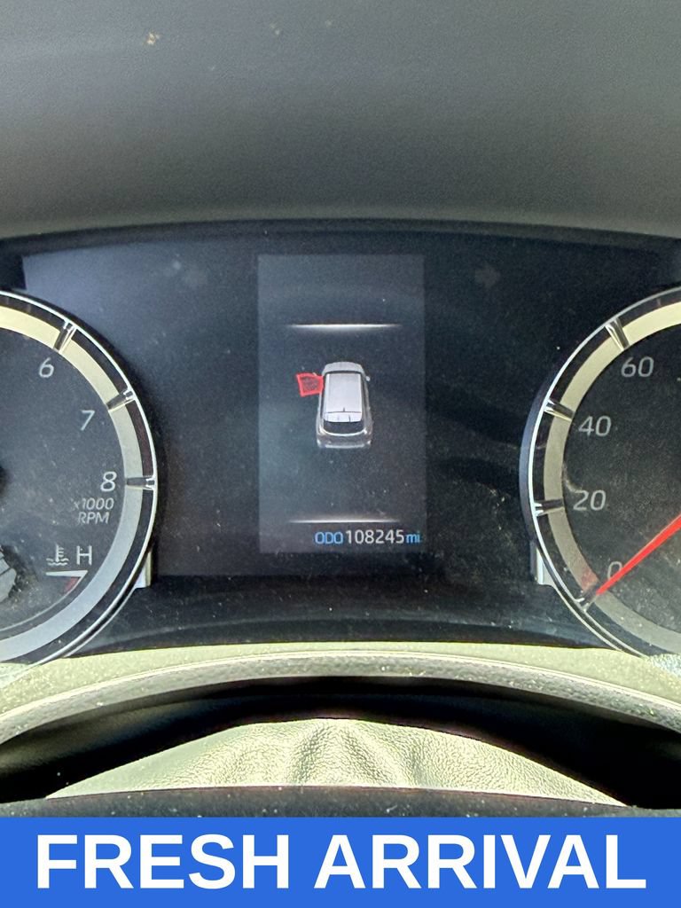 Used 2020 Toyota Highlander LE FWD image 5