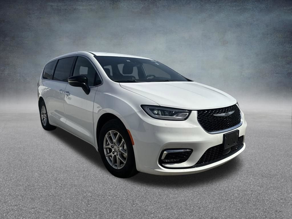 Used 2025 Chrysler Pacifica Select image 37