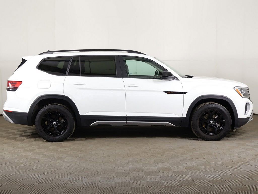 Certified 2024 Volkswagen Atlas Peak Edition SEL AWD/4WD image 22