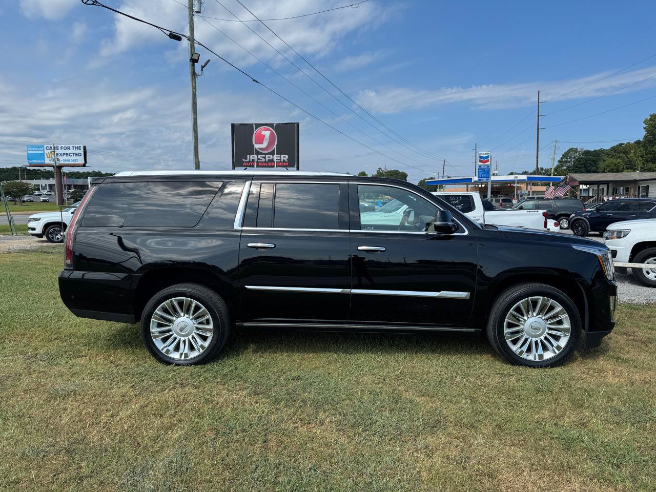 Used 2020 Cadillac Escalade ESV Platinum AWD/4WD image 2