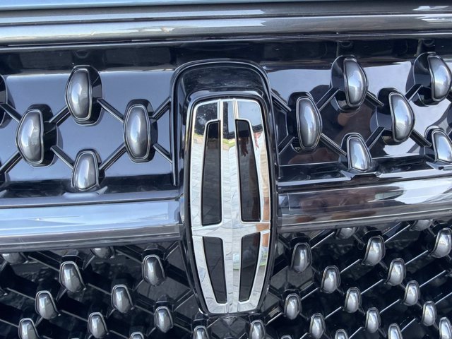 New 2026 Lincoln Nautilus Premier w/ Jet Appearance Package AWD/4WD image 7
