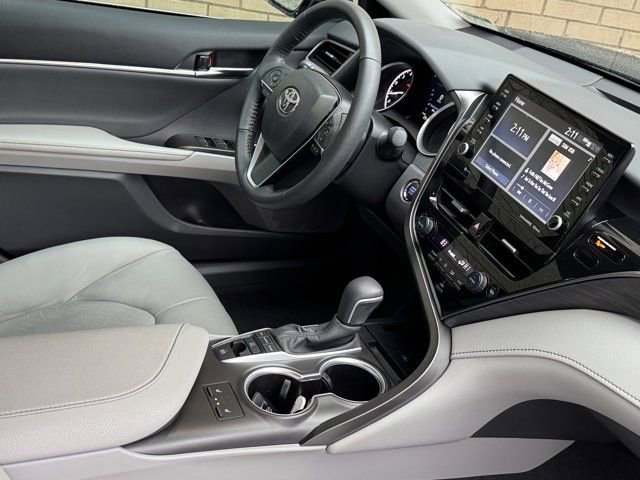 Used 2024 Toyota Camry XLE w/ Cold Weather Package image 9
