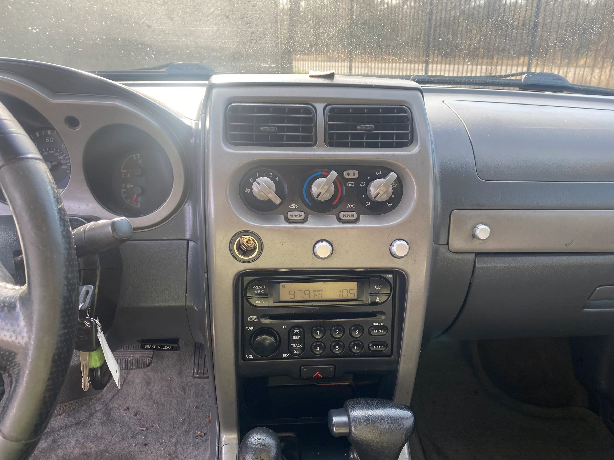 Used 2002 Nissan Frontier SE image 19